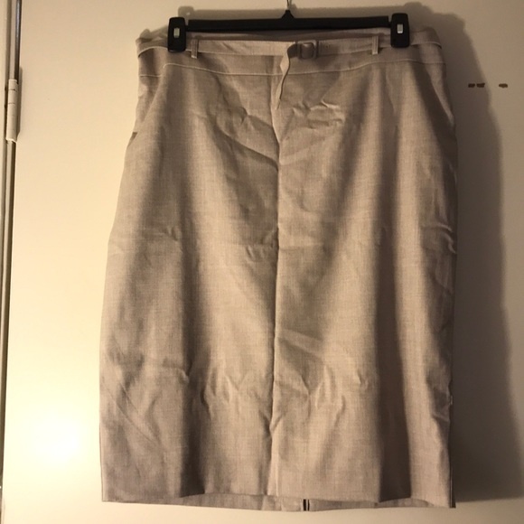 Ann Taylor Skirt Suit Set Neutral / Tan / Beige Size 14 - Picture 7 of 7